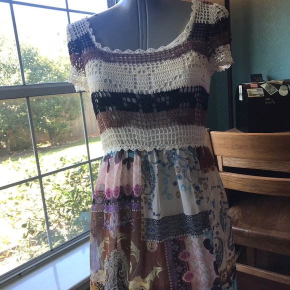 So cute! Crocheted bodice, flowy skirted dress! Lined. Size M, fits like 4-6. - Picture 4 of 7